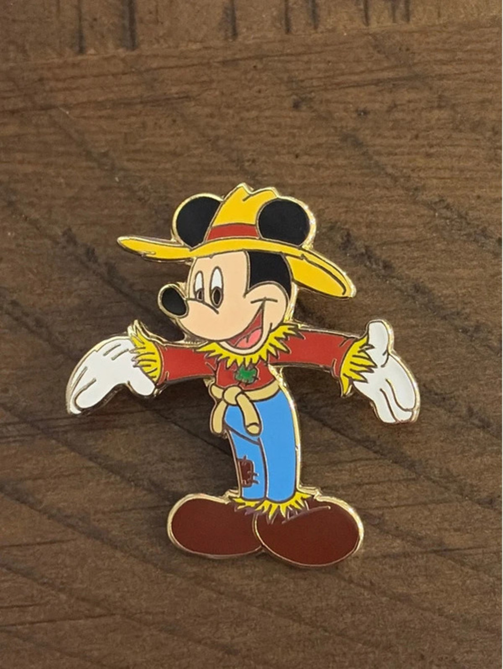 Disney Mickey’s Not So Scary Halloween Party 2003 Mickey Scarecrow LE 2000 Pin